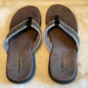 Skechers relaxed fit flip flops
